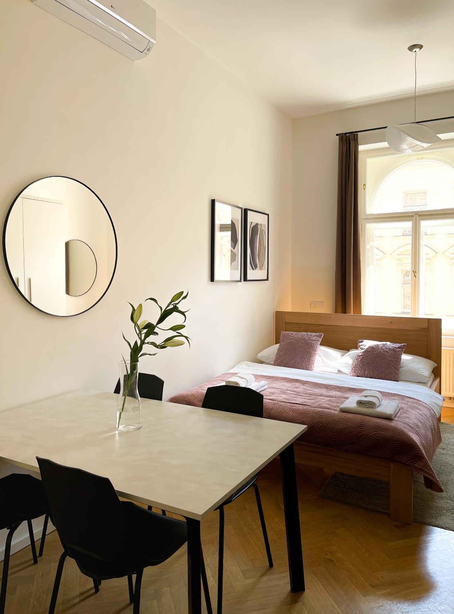 Petrin Tower Residence Прага Экстерьер фото